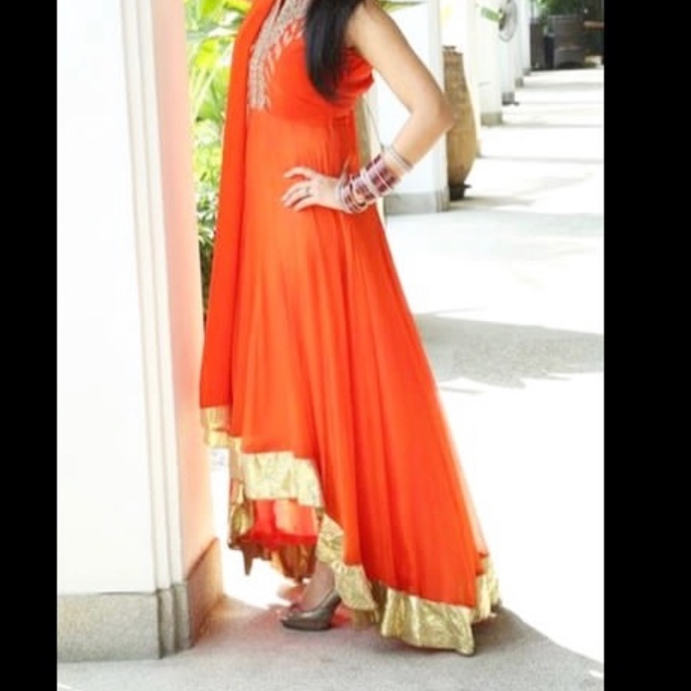 Hi-low orange suit